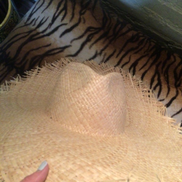 RARE!  Wyeth frayed edge straw hat